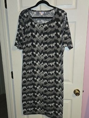 LuLaRoe Julia Gray and‎ Black Chevron Midi Dress